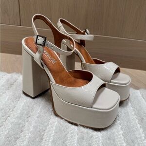 L'INTERVALLE Cream Platform Heels